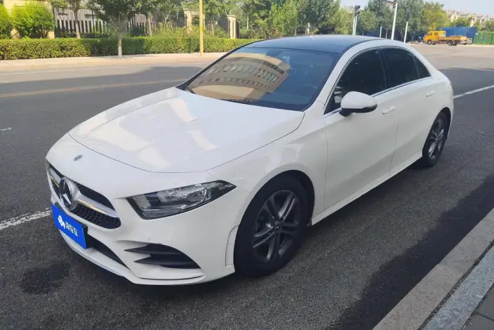 Mercedes-Benz A-class 2022 Model Facelift A 180 L Sports sedan – фото 1