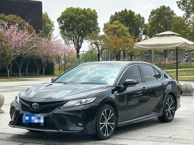 Toyota Camry 2018 2.5G Luxury – фото 1
