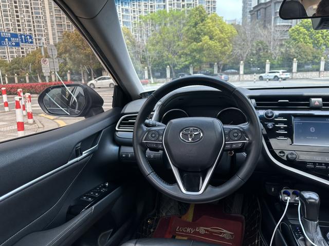 Toyota Camry 2018 2.5G Luxury – фото 8