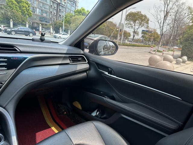 Toyota Camry 2018 2.5G Luxury – фото 9