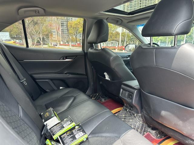Toyota Camry 2018 2.5G Luxury – фото 15