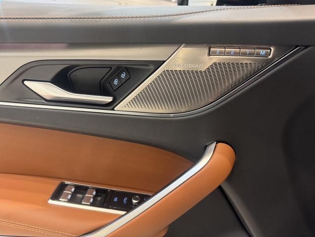 Jaguar F-PACE 2025 P250 R-Dynamic SE – фото 7
