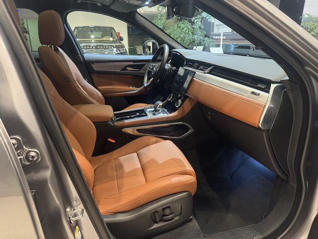 Jaguar F-PACE 2025 P250 R-Dynamic SE – фото 10