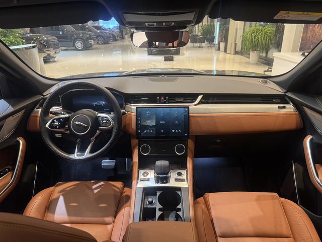 Jaguar F-PACE 2025 P250 R-Dynamic SE – фото 11