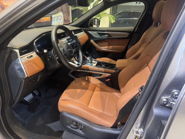 Jaguar F-PACE 2025 P250 R-Dynamic SE – фото 13