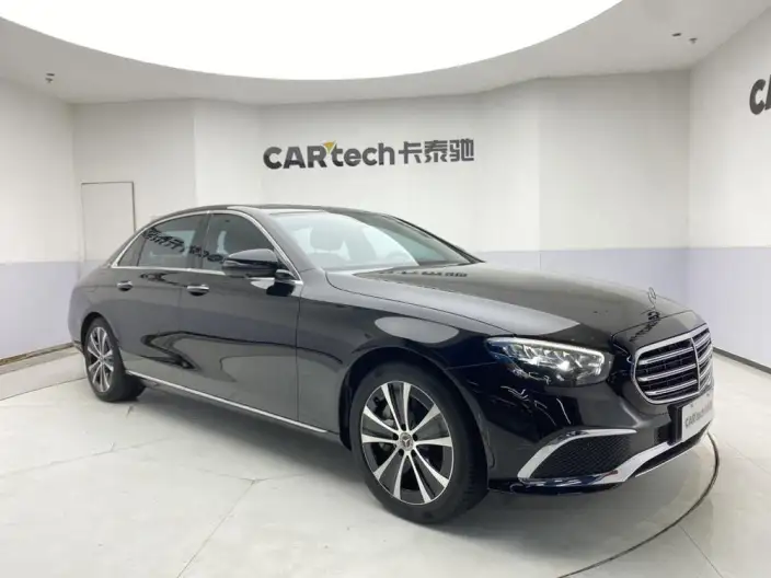 Mercedes-Benz E-Class PHEV 2023 Model E 350 e L sedan – фото 3