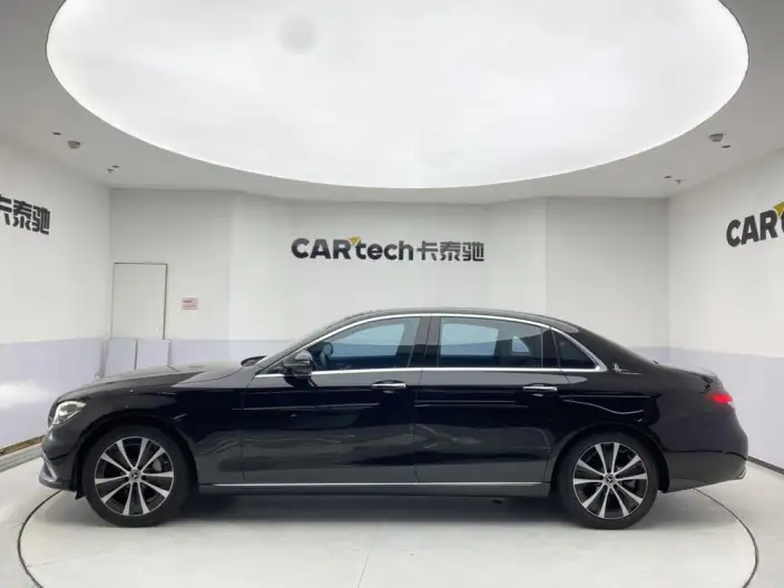 Mercedes-Benz E-Class PHEV 2023 Model E 350 e L sedan – фото 4