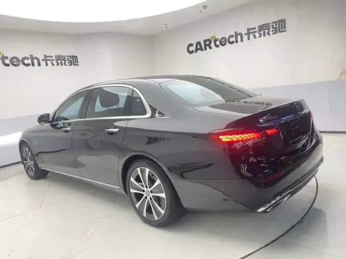 Mercedes-Benz E-Class PHEV 2023 Model E 350 e L sedan – фото 5