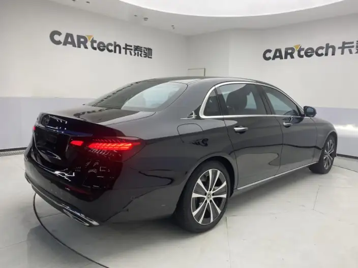 Mercedes-Benz E-Class PHEV 2023 Model E 350 e L sedan – фото 7