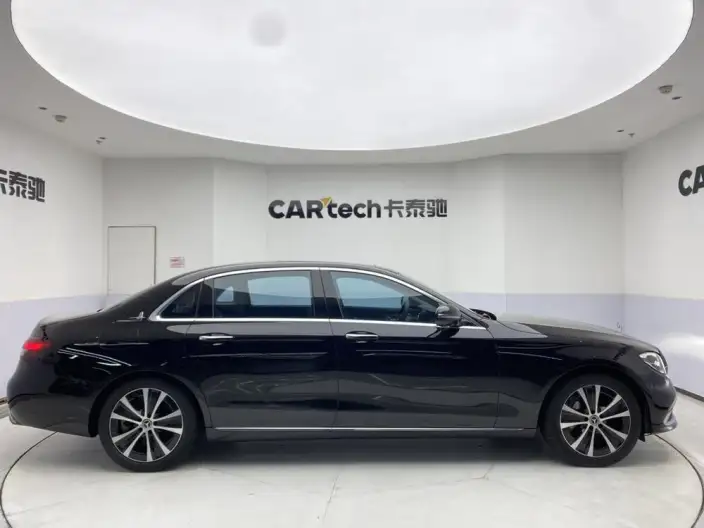 Mercedes-Benz E-Class PHEV 2023 Model E 350 e L sedan – фото 8