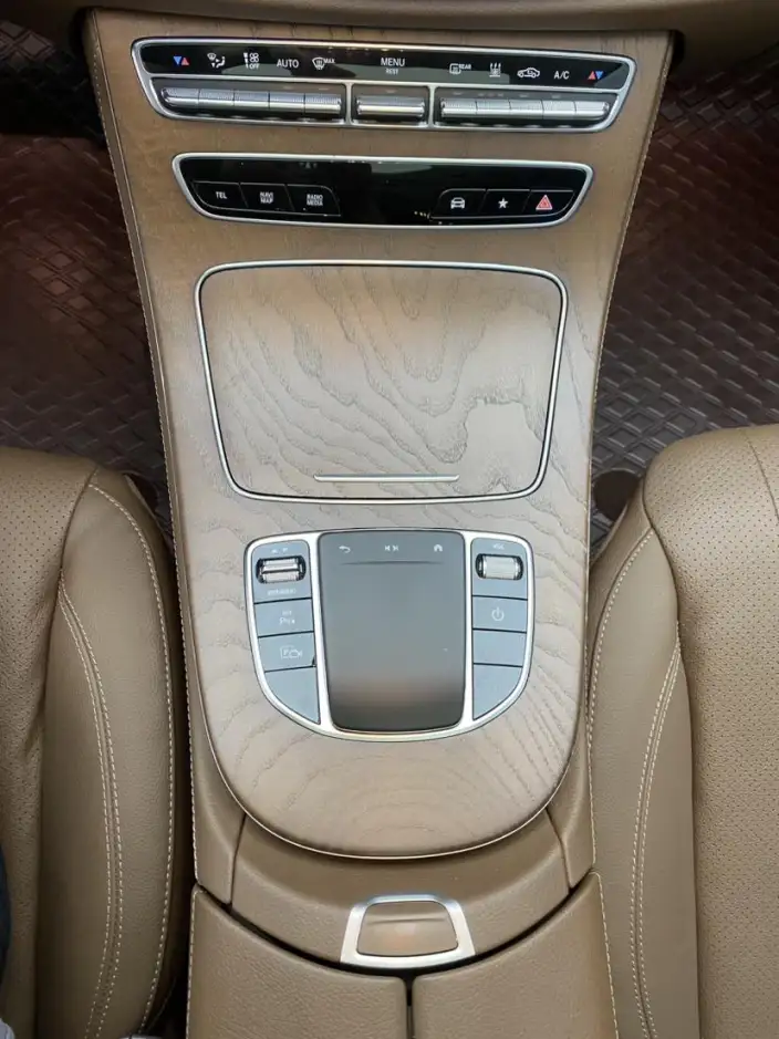 Mercedes-Benz E-Class PHEV 2023 Model E 350 e L sedan – фото 11