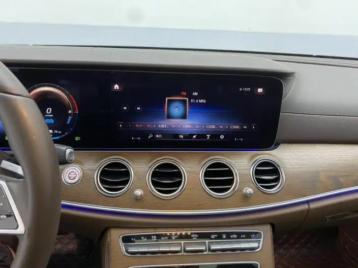 Mercedes-Benz E-Class PHEV 2023 Model E 350 e L sedan – фото 19