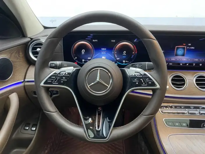 Mercedes-Benz E-Class PHEV 2023 Model E 350 e L sedan – фото 21