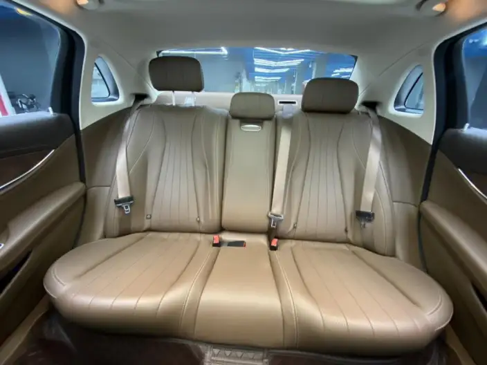 Mercedes-Benz E-Class PHEV 2023 Model E 350 e L sedan – фото 26