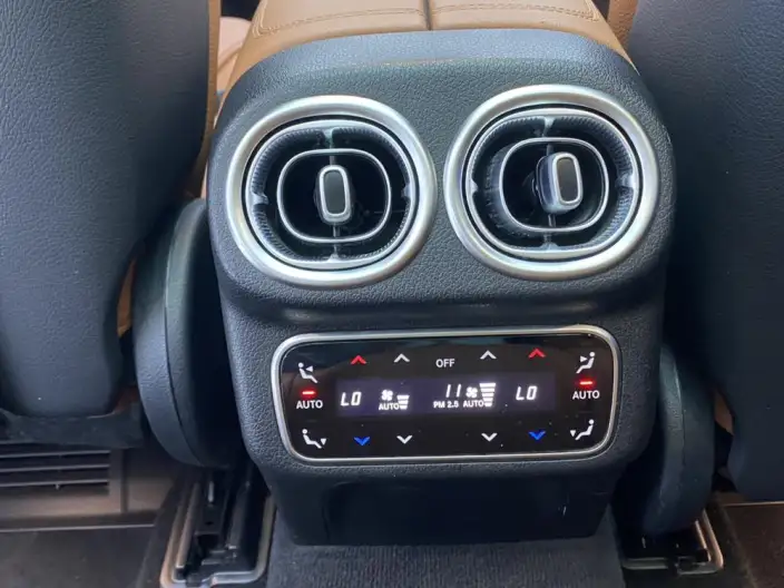 Mercedes-Benz GLC 2023 Model Facelift GLC 300 L 4MATIC Dynamic Model 7 seat – фото 16