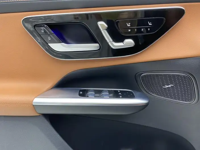 Mercedes-Benz GLC 2023 Model Facelift GLC 300 L 4MATIC Dynamic Model 7 seat – фото 17