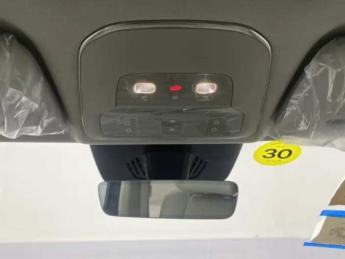 Volvo EM90 2025 Model Ultra VI seat – фото 13