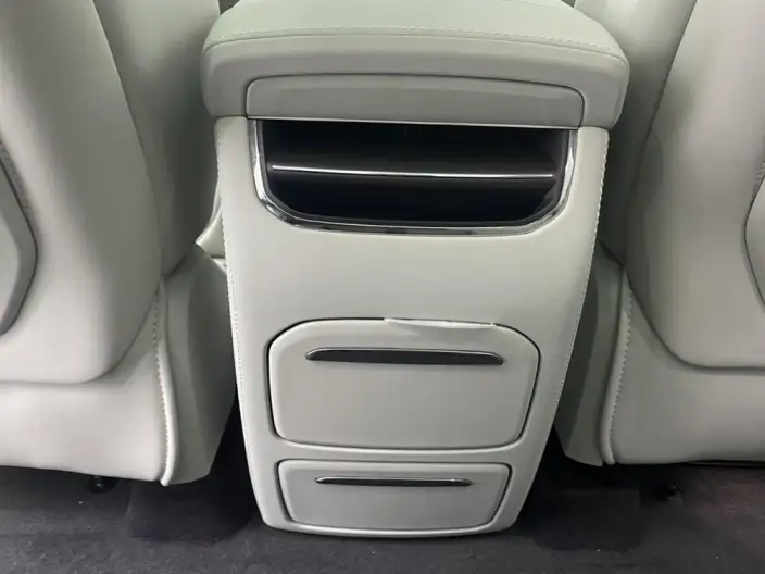 Volvo EM90 2025 Model Ultra VI seat – фото 47