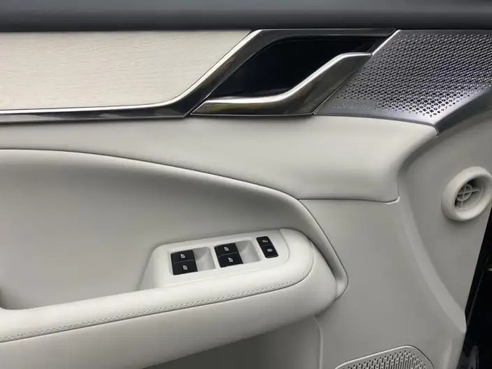 Volvo EM90 2025 Model Ultra VI seat – фото 52
