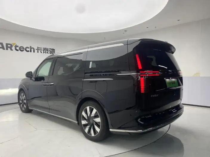 Volvo EM90 2025 Model Ultra VI seat – фото 5