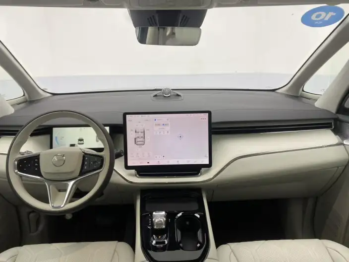 Volvo EM90 2025 Model Ultra VI seat – фото 18