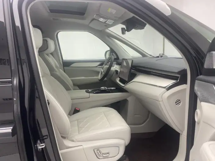 Volvo EM90 2025 Model Ultra VI seat – фото 24