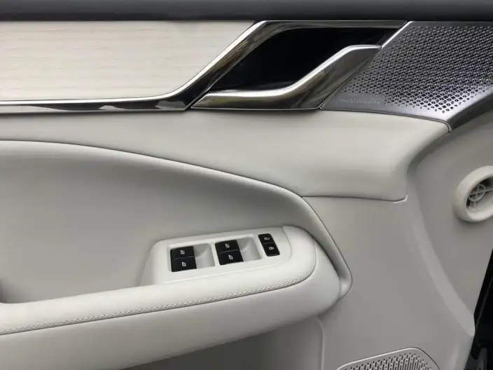 Volvo EM90 2025 Model Ultra VI seat – фото 27