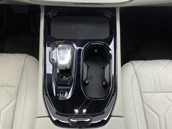 Volvo EM90 2025 Model Ultra VI seat – фото 31