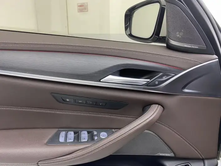 BMW 5 Series 2023 Model 530Li Exclusive Model M Sports Set – фото 45