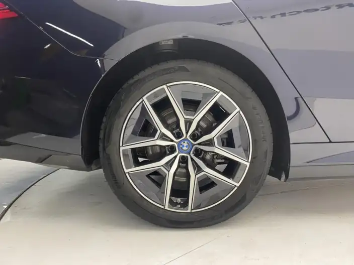 BMW i5 2024 Model eDrive35L M Sports Set – фото 9