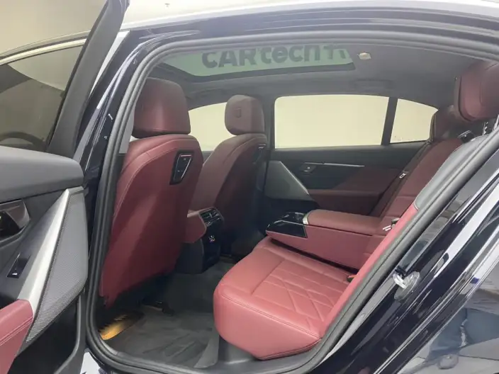 BMW i5 2024 Model eDrive35L M Sports Set – фото 25