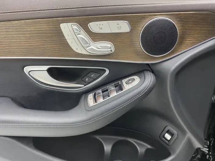 Mercedes-Benz GLC 2022 Model Facelift GLC 300 L 4MATIC Dynamic Model Collector Edition – фото 29