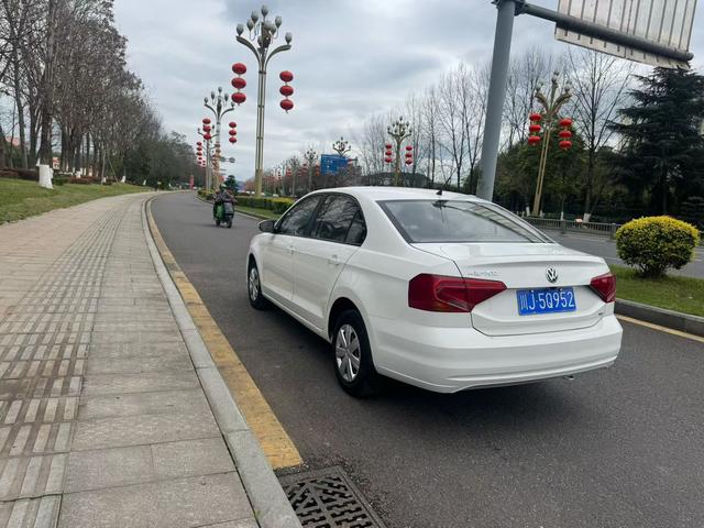 Volkswagen Jetta 2017 1.5L Automatic Fashion – фото 7