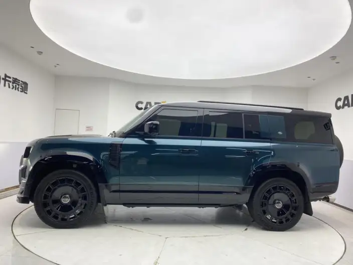 Land Rover Defender 2025 Model 130 3.0T P400 VII seat Luxury Edition – фото 4