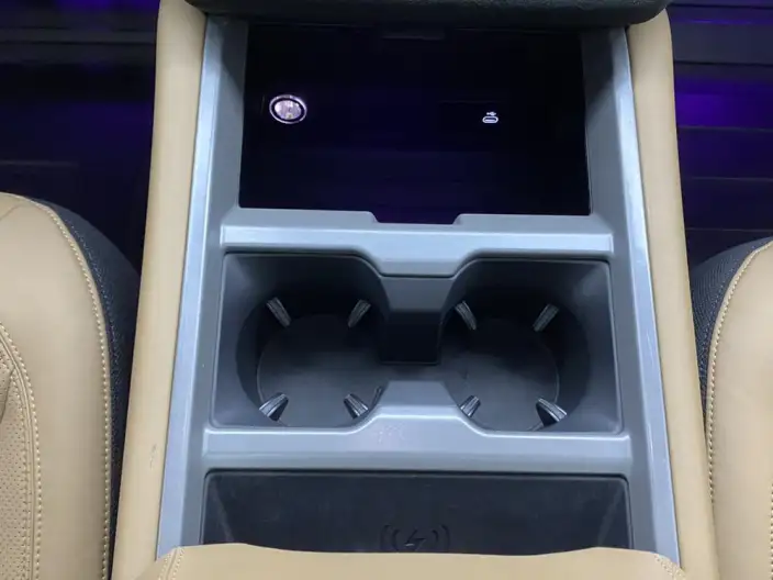 Land Rover Defender 2025 Model 130 3.0T P400 VII seat Luxury Edition – фото 12