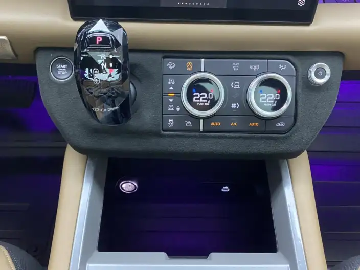 Land Rover Defender 2025 Model 130 3.0T P400 VII seat Luxury Edition – фото 13