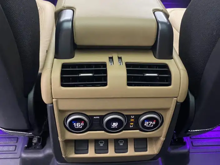 Land Rover Defender 2025 Model 130 3.0T P400 VII seat Luxury Edition – фото 15