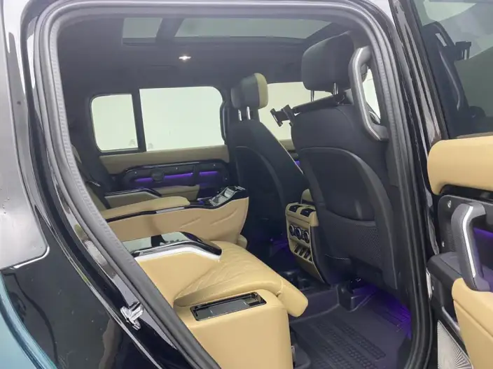 Land Rover Defender 2025 Model 130 3.0T P400 VII seat Luxury Edition – фото 18