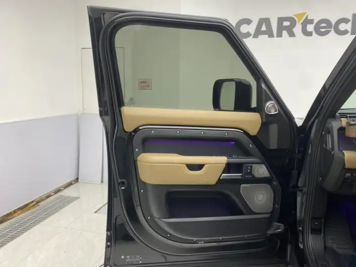 Land Rover Defender 2025 Model 130 3.0T P400 VII seat Luxury Edition – фото 28