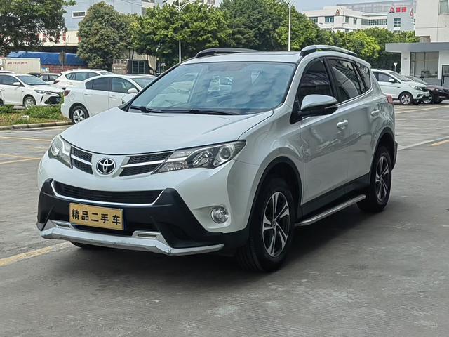 Toyota RAV4 2015 2.0L CVT 2WD Fashion – фото 1