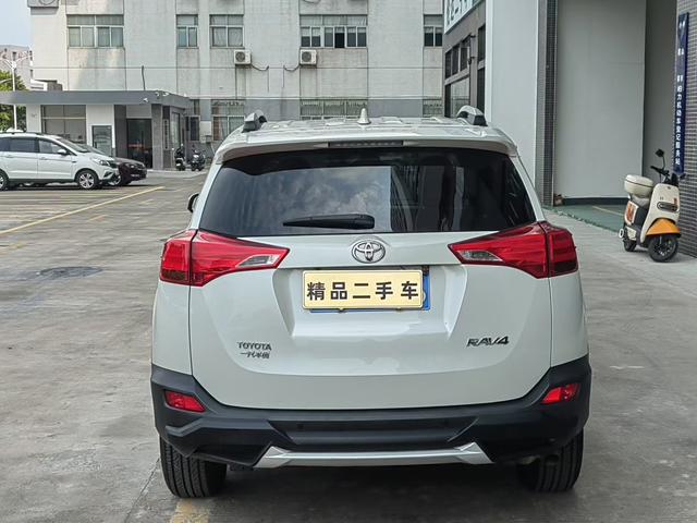 Toyota RAV4 2015 2.0L CVT 2WD Fashion – фото 8