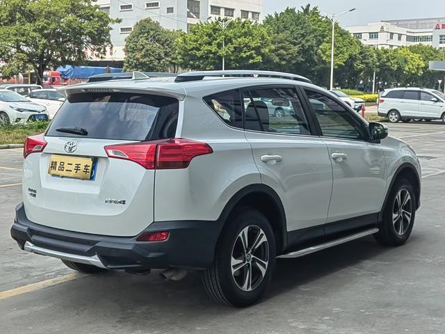 Toyota RAV4 2015 2.0L CVT 2WD Fashion – фото 9