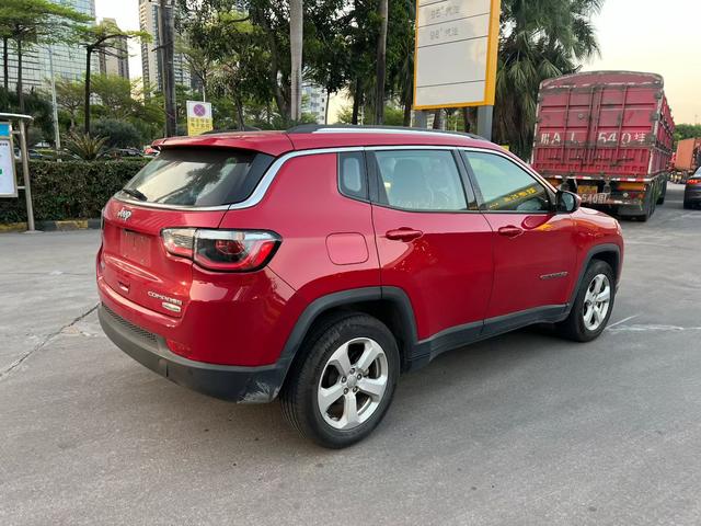 Jeep Compass 2017 200T Automatic Family Enjoyment – фото 2