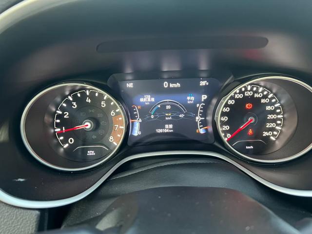 Jeep Compass 2017 200T Automatic Family Enjoyment – фото 4