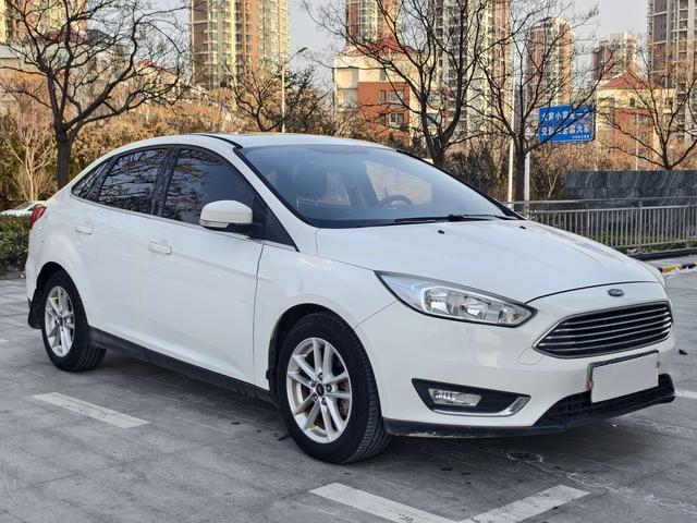 Ford Focus 2017 модификация Тройная литиевая батарея кузов EcoBoost 180 Automatic Elite – фото 3