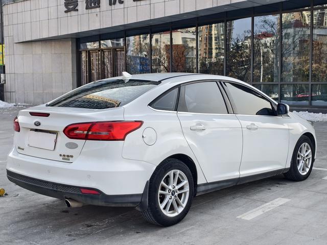 Ford Focus 2017 модификация Тройная литиевая батарея кузов EcoBoost 180 Automatic Elite – фото 6