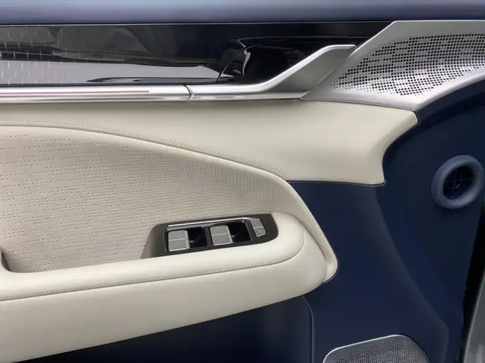 ZEEKR 009 2024 Model VI seat Executive Edition 4WD 108kWh – фото 16