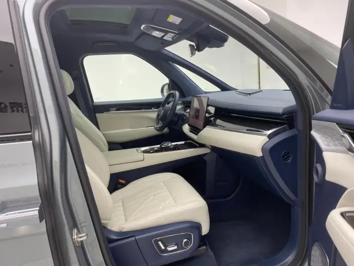 ZEEKR 009 2024 Model VI seat Executive Edition 4WD 108kWh – фото 17