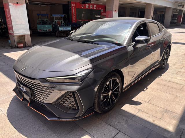 Changan UNI-V 2022 1.5T Excellence – фото 1