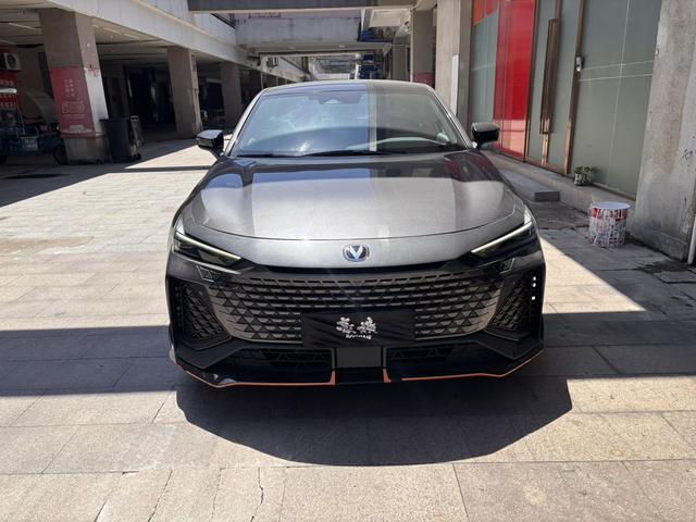 Changan UNI-V 2022 1.5T Excellence – фото 2